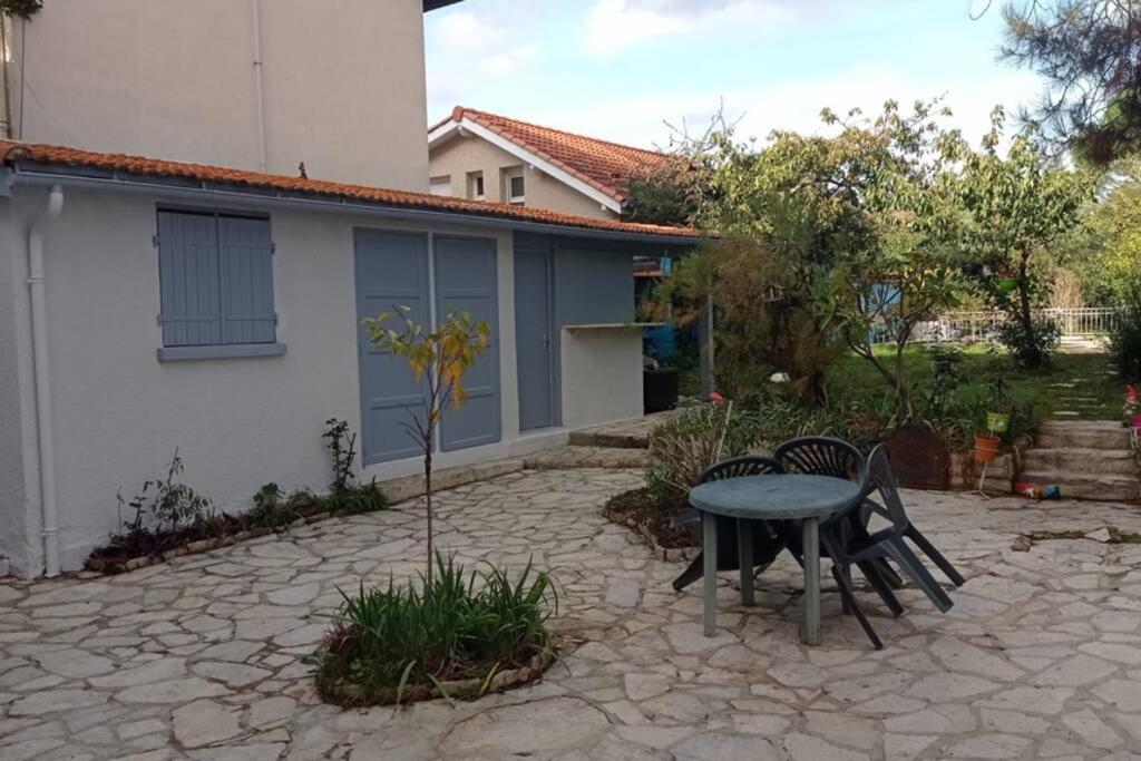 Appartement indépendant, deux personnes, clair et sympa Tolosa Esterno foto